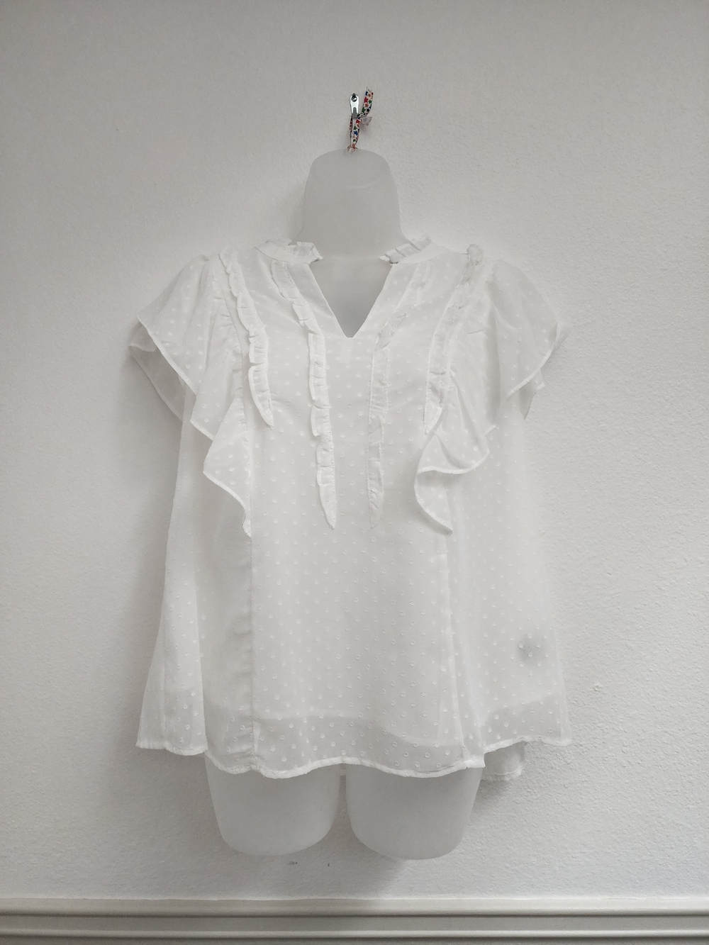 Torrid NWT Women’s White Ruffled Swiss Dot Blouse